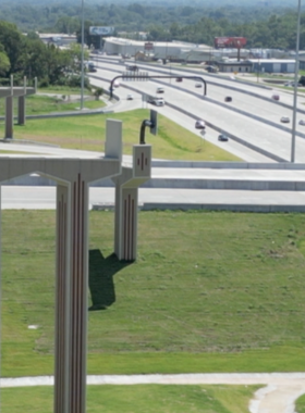 This image shows a clear road in Tulsa with minimal traffic, showcasing the city’s well-organized road network and smooth driving experience.