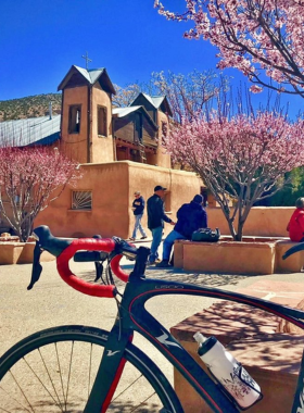  This image shows a cycling tour group in Santa Fe, exploring the city’s scenic streets, historic landmarks, and outdoor beauty on two wheels.