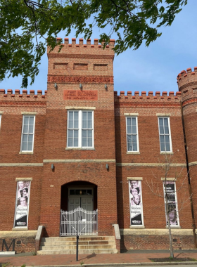 This image shows the exterior of the Black History Museum & Cultural Center in Richmond, which focuses on telling the stories of African American history. The museum highlights the cultural contributions, struggles, and resilience of Black Americans in Virginia.

