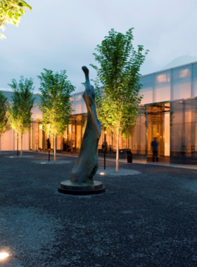 This image shows an artistic sculpture surrounded by greenery in the outdoor garden of the North Carolina Museum of Art, showcasing its blend of art and nature.