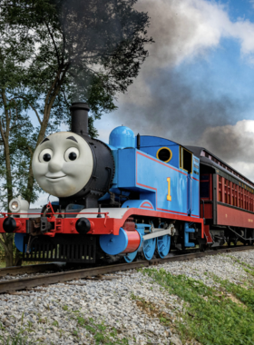 This image shows a vintage steam train on the Strasburg Rail Road, offering a scenic and historic ride through Lancaster County, providing a glimpse into America’s railroading past.