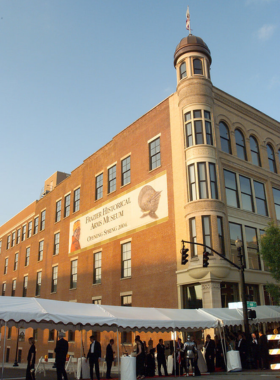  This image shows the exterior of the Frazier History Museum in Louisville, highlighting its historical exhibits about Kentucky’s past, including military history and cultural contributions.

