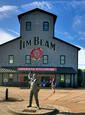 This image shows visitors on a bourbon distillery tour in Louisville, learning about the distillation process and sampling Kentucky’s signature bourbon, a must-see experience for visitors.