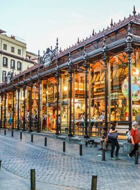  This image shows Mercado de San Miguel, a famous food market in Madrid, offering a variety of gourmet Spanish foods like tapas, seafood, and wine, perfect for food lovers to explore.