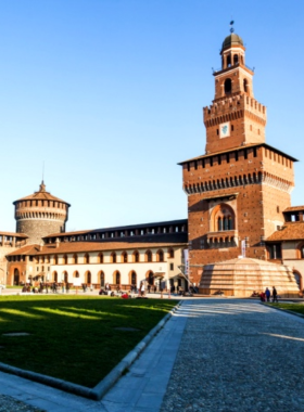 This image shows Sforza Castle, a historic fortress in Milan surrounded by Parco Sempione. The castle houses museums, galleries, and Michelangelo’s Pietà Rondanini, making it a cultural and historical landmark.