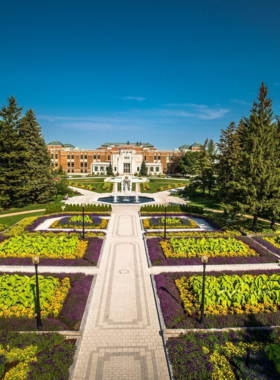 This image shows colorful flowers blooming in Montreal’s Botanical Garden, a perfect place to immerse in nature and explore beautifully designed themed gardens, including the Japanese and Chinese gardens.

