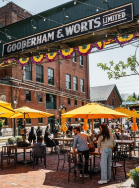 This image shows that the Distillery District in Toronto features cobblestone streets, historic buildings, art galleries, and boutiques, creating a vibrant atmosphere perfect for leisurely exploring and enjoying local culture.