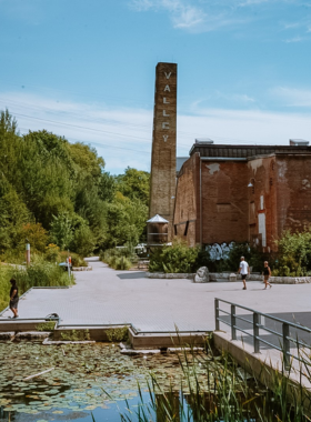 This image shows that Evergreen Brick Works is an environmental and cultural hub in Toronto, offering eco-friendly workshops, a farmer’s market, and nature trails for visitors to explore and enjoy sustainable living practices.