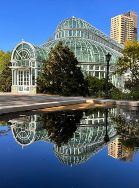 This image shows that the Brooklyn Botanic Garden showcases stunning gardens like the Japanese Hill-and-Pond Garden, with blooming cherry blossoms in spring, creating a perfect peaceful retreat for nature lovers.