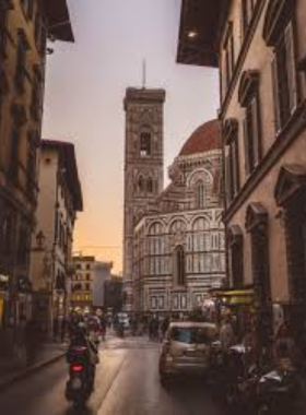 This image shows a hidden gem in Florence, a peaceful, lesser-known courtyard filled with local art and cozy cafes. These off-the-beaten-path spots offer a more intimate experience of Florence’s culture and history.