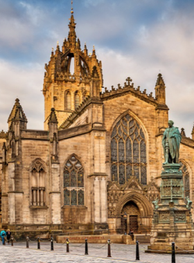 This image shows St. Giles’ Cathedral, a beautiful historic church in Edinburgh with its iconic crown-shaped steeple, intricate Gothic architecture, and stained-glass windows, symbolizing Scotland’s heritage.