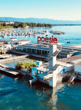 This image shows the famous Bains des Pâquis in Geneva, a public bathhouse where people swim, relax in saunas, and enjoy stunning views of Lake Geneva. It’s a peaceful and relaxing spot for both locals and tourists.