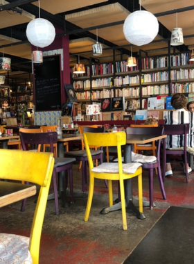 This image shows the Les Recyclables bookshop and café in Geneva, a charming secondhand bookstore where visitors can browse books, enjoy a coffee, and experience local culture. It’s a cozy spot for reading and relaxation.