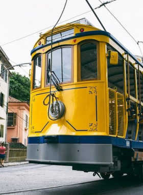 This image shows Santa Teresa’s cobblestone streets lined with colorful street art, small cafes, and colonial-style buildings. The bohemian vibe and artistic culture make the neighborhood a unique attraction in Rio.