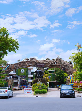 This image shows a naturalistic habitat at Dusit Zoo in Bangkok, featuring exotic birds and animals in lush surroundings. The tranquil setting provides excellent opportunities for wildlife photography.