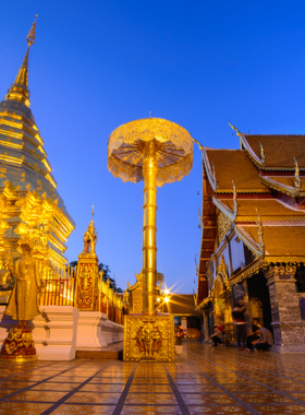 This image shows the stunning Wat Phra That Doi Suthep temple, perched high above Chiang Mai with breathtaking views of the city below. Visitors can experience the spiritual and scenic beauty of the temple while enjoying panoramic vistas of Chiang Mai’s lush landscape and surrounding mountains.