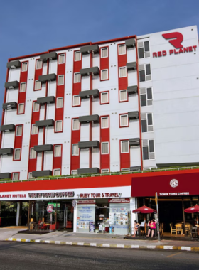 This image shows Red Planet Pattaya, a budget-friendly hotel offering clean, comfortable rooms at an affordable price. With a central location and free Wi-Fi, it’s the perfect base for travelers who want to explore Pattaya without breaking the bank. The hotel provides everything you need for a convenient and cost-effective stay.