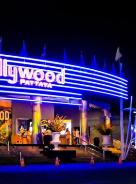 This image shows the luxurious interiors of Hollywood Pattaya, with a packed crowd enjoying live DJ performances and vibrant lights in a high-energy club environment.