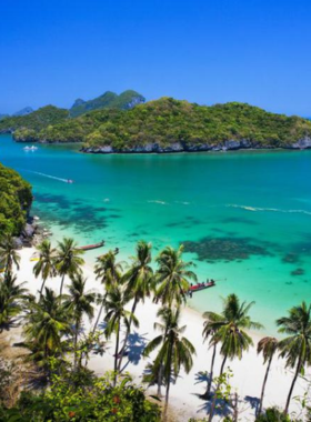 This image shows the stunning Ang Thong National Marine Park, featuring emerald green lagoons, towering limestone cliffs, and lush islands, making it a perfect spot for kayaking, hiking, and nature exploration.