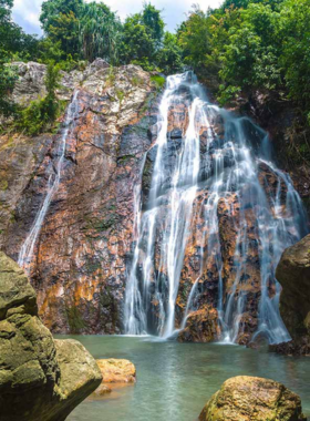 This image shows the lush jungle surroundings of Khun Si Waterfall in Koh Samui. Known for its remote location, the waterfall provides a peaceful retreat where visitors can enjoy a refreshing swim and connect with nature after a short, adventurous hike.