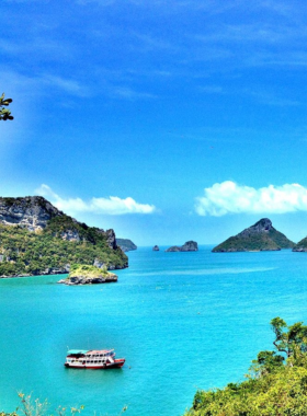 This image shows the stunning views of Ang Thong National Marine Park, an archipelago of 42 islands located off Koh Samui. The park is known for its crystal-clear waters, hidden lagoons, and abundant wildlife, making it a perfect destination for kayaking, snorkeling, and hiking.