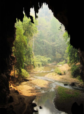 This image shows Tham Lod Cave, a massive limestone cave in Pai, known for its impressive stalactites and stalagmites. Visitors explore the cave by walking and taking a bamboo raft through its dark chambers. The cave is an awe-inspiring natural wonder, offering a unique adventure for those wanting to discover Pai’s underground beauty.