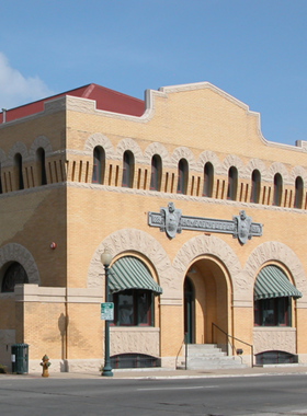 This image shows the Dr Pepper Museum in Waco, where visitors learn about the history of the iconic soft drink. Interactive exhibits and a soda fountain offer a fun and nostalgic experience, letting guests create their own soda concoctions.