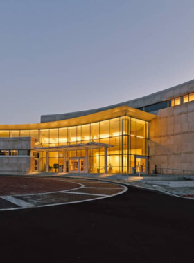 This image shows the Atlanta History Center, featuring a grand historic building surrounded by lush greenery. It highlights the center’s role in preserving Atlanta’s cultural and historical heritage through artifacts, exhibits, and restored historical homes, offering visitors a unique insight into the city’s rich past.