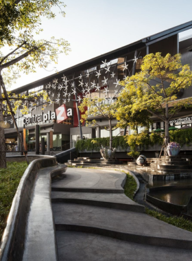 This image shows the modern Central Plaza Shopping Mall in Chiang Rai, Thailand, filled with international brands, dining options, and entertainment. It is a popular shopping destination for both locals and tourists, offering a variety of products and services in a contemporary setting.