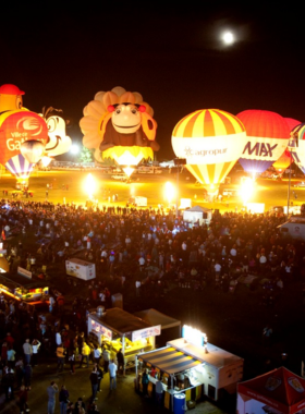 This image shows a vibrant scene from one of Ottawa’s many festivals, showcasing the energy and fun that fills the city during these events. Whether it’s Winterlude, the Tulip Festival, or Bluesfest, Ottawa always has something going on. The streets come alive with live music, art performances, food stalls, and local artisans. Festivals in Ottawa are a fantastic way to immerse yourself in the city’s culture and community spirit, making them a must-experience part of your visit