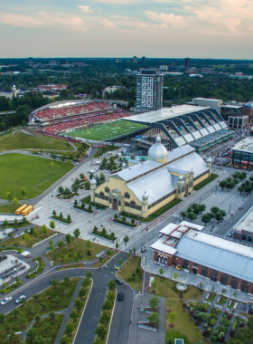 This image shows Lansdowne Park, a lively and modern space in Ottawa offering a mix of entertainment, shopping, and dining. The park is home to TD Place Stadium, where you can watch sports games and live concerts. It also features restaurants, cafes, and boutiques, making it a great place to spend a few hours exploring. Whether you’re looking for food, shopping, or outdoor fun, Lansdowne Park is a vibrant spot where locals and visitors alike can enjoy the best of Ottawa’s urban culture.