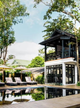 This image shows Pa Sak Tong, a private estate featuring traditional Thai wooden architecture surrounded by lush gardens. The image emphasizes the estate’s exclusivity and peaceful environment, perfect for guests seeking privacy and a luxurious stay.