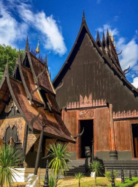 Baan-Dam-Museum-Black-House-Chiang-Rai This image shows the Baan Dam Museum, also known as the Black House, designed by artist Thawan Duchanee. The museum’s unique dark aesthetic and thought-provoking artwork explore themes of death, making it a captivating cultural experience.