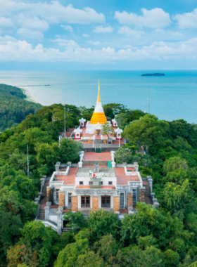 Tang Kuan Hill Views This image shows that Tang Kuan Hill offers breathtaking views of Hat Yai and surrounding areas. Visitors can take a cable car ride to the top, where they can admire panoramic vistas of the city, coastline, and mountains. It’s a perfect spot for sightseeing, photography, and enjoying a cool breeze in a serene environment.
