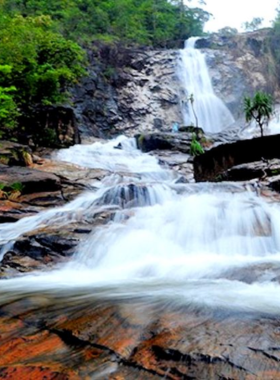 Ton Nga Chang Waterfall Hike This image shows that Ton Nga Chang Waterfall in Hat Yai is a beautiful seven-tiered waterfall surrounded by lush jungle. It’s a popular spot for nature lovers, offering hiking trails and opportunities to swim in its cool waters. The waterfall’s stunning beauty makes it a perfect escape into nature’s tranquility.