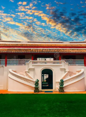 Songkhla National Museum This image shows that the Songkhla National Museum in Hat Yai offers visitors a chance to explore the region’s history, culture, and artifacts. The museum’s displays highlight the blend of Thai and Chinese influences in the area. It’s an educational stop for those interested in learning more about Songkhla’s rich heritage.