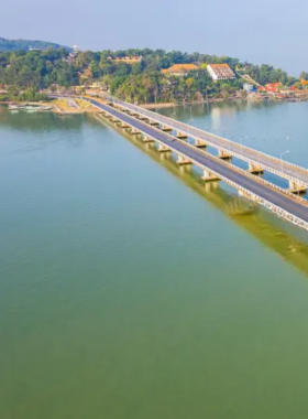 Tinsulanonda Bridge Boat Ride This image shows that Tinsulanonda Bridge in Hat Yai provides a picturesque backdrop for boat rides on Songkhla Lake. Visitors can enjoy peaceful boat trips while taking in the stunning views of the lake and surrounding scenery. The bridge itself is an iconic landmark that adds to the beauty of this tranquil area.