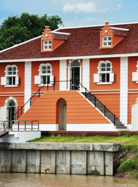 This image shows Baan Hollanda, a museum highlighting Dutch-Thai relations during the Ayutthayan era. Its riverside location and informative exhibits make it a significant cultural site.