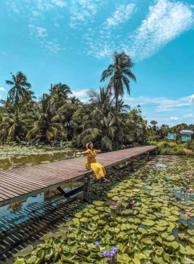 This image shows a lush rice farm in Ayutthaya where visitors can join farmers in planting or harvesting rice. The hands-on activity offers insight into Thai agricultural traditions.