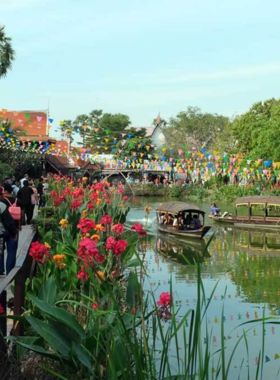 8. Ayutthaya Floating Market