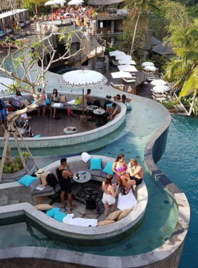 This image shows the relaxed, tropical atmosphere at Wanna Jungle Pool and Bar, featuring lush greenery and a beautiful poolside setting. Guests can enjoy tropical cocktails and unwind in a peaceful escape while soaking in the unique ambiance.