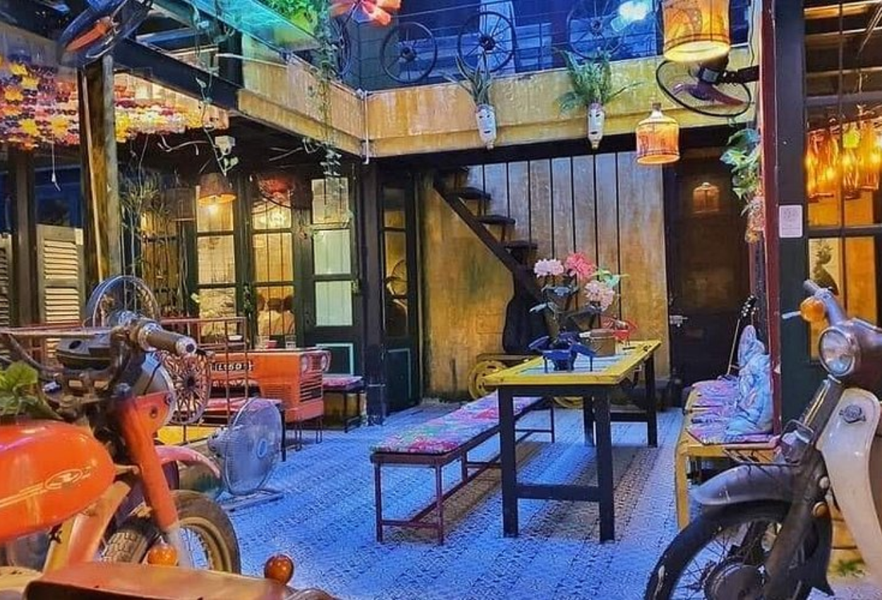 15 Best Food and Local Eats in Vietnam: Restaurants, Cafes and Street Food