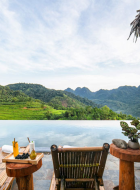 This image shows the stunning view of the serene lake from Pu Luong Lake View Resort. Surrounded by lush greenery and rolling hills, the eco-friendly resort offers a perfect escape into nature. Guests can enjoy outdoor activities like hiking and kayaking while staying in an environmentally conscious resort. The peaceful ambiance and breathtaking views make it a top choice for nature lovers.