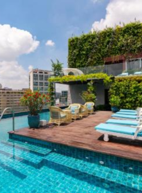 This image shows the stunning rooftop pool at Au Lac Charner Hotel, offering panoramic views of Ho Chi Minh City. The hotel’s rooftop area is perfect for relaxation, enjoying drinks, or soaking in the breathtaking views. With excellent dining options, room service, and afternoon tea, the hotel provides a luxurious experience right in the heart of the city.