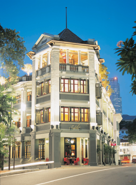 This image shows The Scarlett Boutique Hotel, a charming hotel in Hue that combines elegance with a cozy atmosphere. The photo highlights its well-furnished rooms with modern interiors, a dining area with delicious breakfast options, and bicycles for rent, ideal for exploring nearby attractions. Located in a quiet area, it is perfect for those seeking a peaceful stay while enjoying personalized hospitality and easy access to the city’s cultural landmarks.