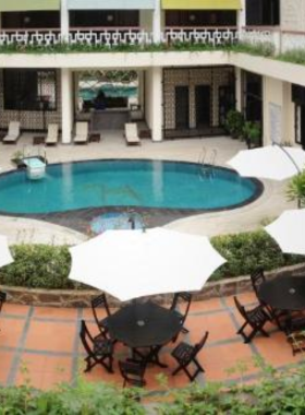 This image shows Villa Hue Hotel, a boutique hotel managed by a hospitality training school in Hue. The photo features its spacious rooms with garden views, a casual dining area, and a warm, welcoming ambiance. Guests appreciate the hotel’s attention to detail and the excellent service provided by its staff. Its convenient location near Hue’s attractions makes it a delightful choice for travelers seeking authenticity and charm.