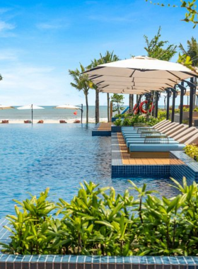 This image shows that Fusion Resort & Villas Da Nang offers a luxury experience with spacious villas and private pools, perfect for those seeking peace and privacy. Guests can enjoy rejuvenating spa treatments and leisurely walks along the beach while indulging in a relaxing 2-3 day stay in a serene and exclusive setting.