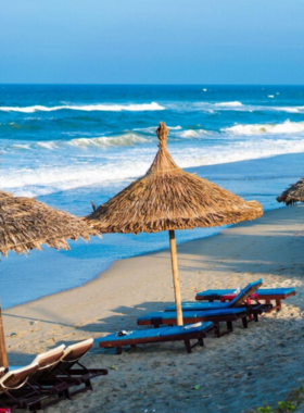 This image shows that An Bang Beach is known for its tranquil atmosphere, especially during sunset. The gentle waves, golden light, and surrounding palm trees create a stunning scene for photography. It’s a peaceful spot to capture the beauty of nature, with fewer crowds, making it perfect for those who enjoy serene beach photography. The sunset views are particularly ideal for capturing vibrant colors over the ocean.