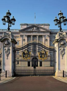 This image shows Buckingham Palace, the official residence of the British monarch, located in the heart of London. The image captures the grand facade of the palace, known for its iconic gates and the Changing of the Guard ceremony. Buckingham Palace is one of the most recognized symbols of the British monarchy, attracting visitors who come to admire the architecture and witness royal traditions. It’s a landmark steeped in history and a must-see for anyone visiting London.This image shows Buckingham Palace, the official residence of the British monarch, located in the heart of London. The image captures the grand facade of the palace, known for its iconic gates and the Changing of the Guard ceremony. Buckingham Palace is one of the most recognized symbols of the British monarchy, attracting visitors who come to admire the architecture and witness royal traditions. It’s a landmark steeped in history and a must-see for anyone visiting London.