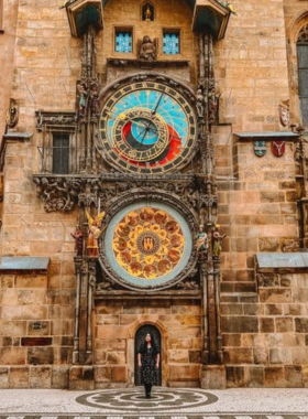 This image shows the Astronomical Clock in Prague’s Old Town Square, a historic clock dating back to 1410. Every hour, crowds gather to watch the clock’s unique show, where animated figures like a skeleton appear while the clock performs its mechanical movements. The clock is one of the oldest astronomical clocks in the world and remains one of the most famous attractions in Prague. It’s a fascinating blend of art, science, and history, capturing the attention of both tourists and locals alike.